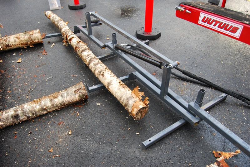 Palax Loglifter for lifting logs to the firewood processor